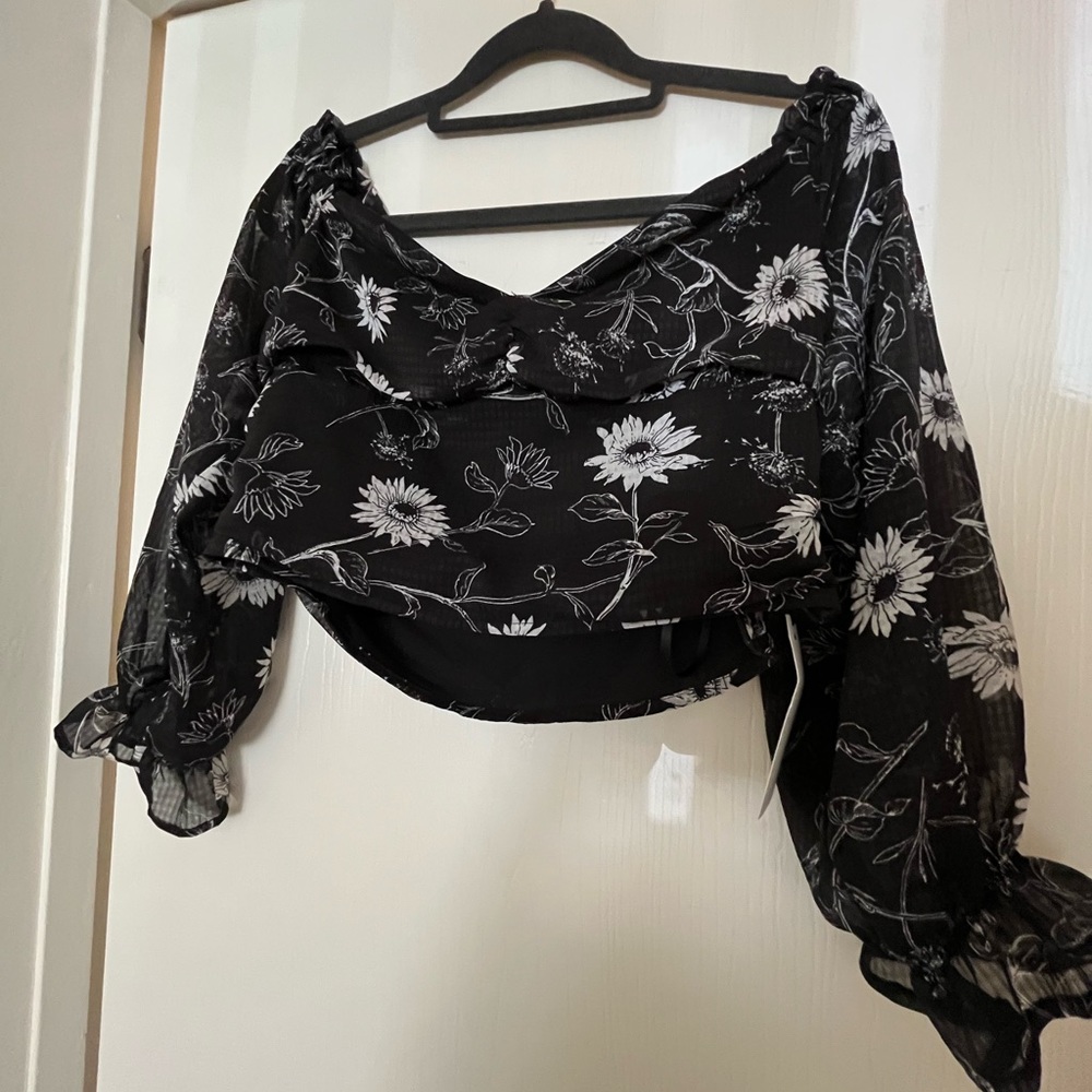 Black and White Floral Sunflower Crop Top